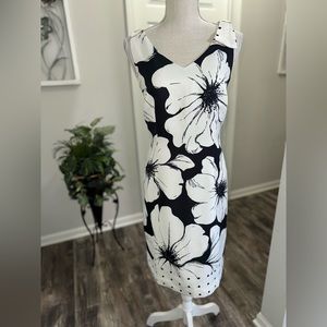 Talbots Bow Detail Black & White Floral V-Neck Shift Dress Size 4